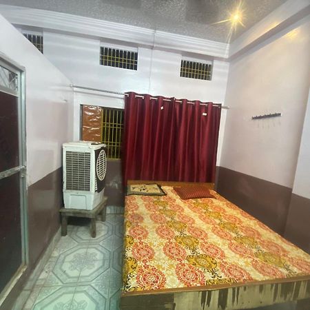 Hotel Yatri Niwas Varanasi Eksteriør billede